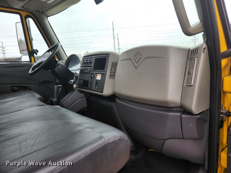 image for item JM9090 2013 International DuraStar 4300  truck cab and chassis