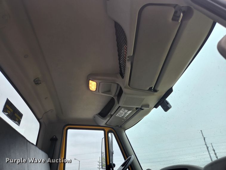 image for item JM9090 2013 International DuraStar 4300  truck cab and chassis