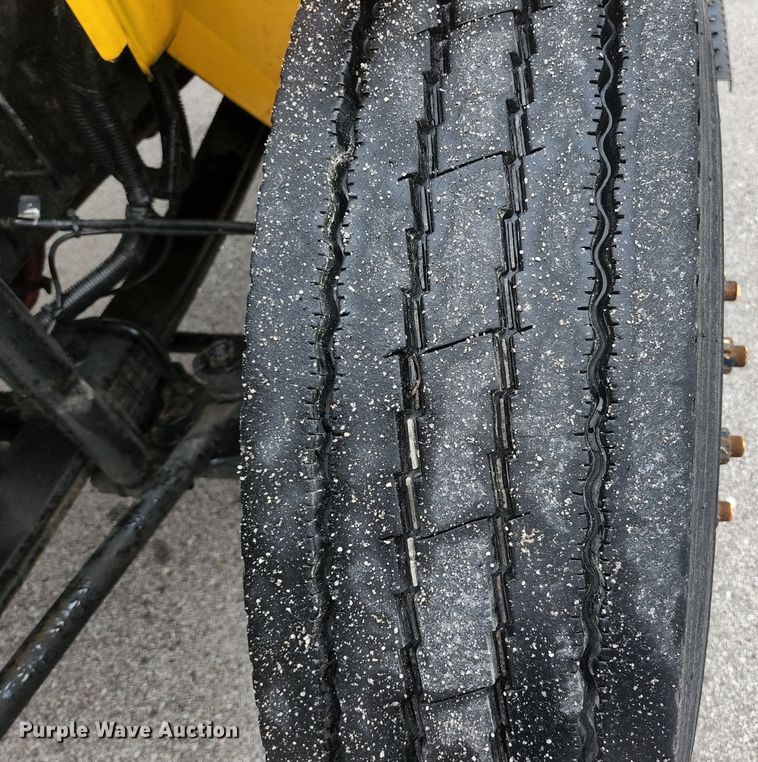 image for item JM9090 2013 International DuraStar 4300  truck cab and chassis