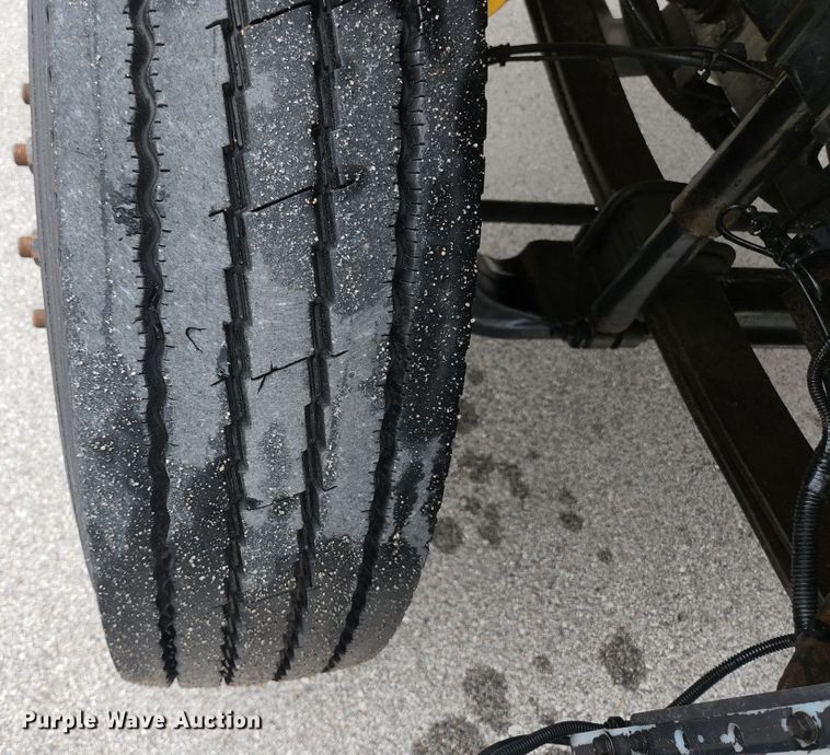 image for item JM9090 2013 International DuraStar 4300  truck cab and chassis