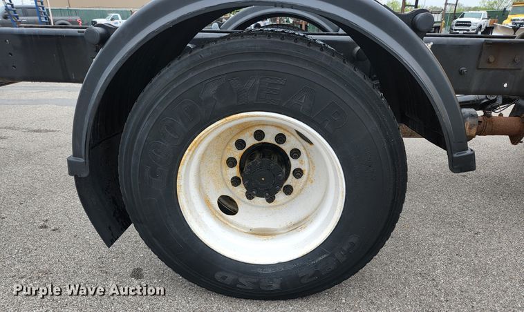 image for item JM9090 2013 International DuraStar 4300  truck cab and chassis