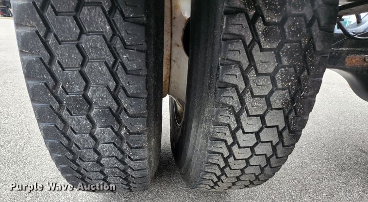 image for item JM9090 2013 International DuraStar 4300  truck cab and chassis