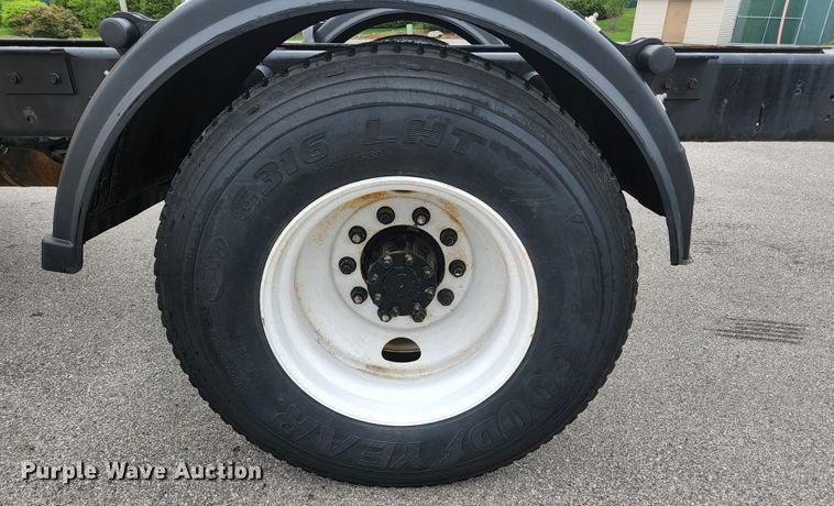 image for item JM9090 2013 International DuraStar 4300  truck cab and chassis