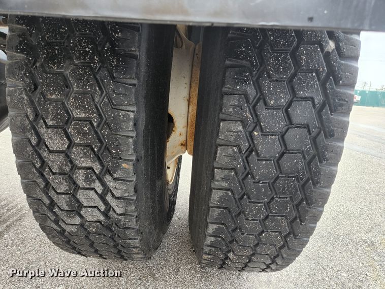 image for item JM9090 2013 International DuraStar 4300  truck cab and chassis