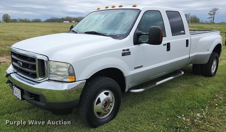 image for item JM9124 2004 Ford F350 Super Duty XLT  Crew Cab pickup truck
