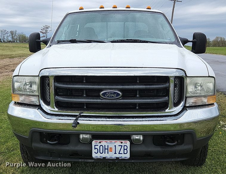image for item JM9124 2004 Ford F350 Super Duty XLT  Crew Cab pickup truck