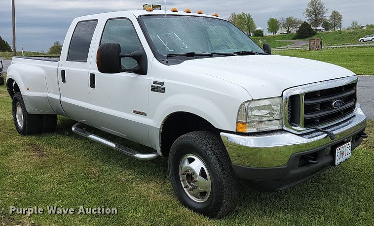 image for item JM9124 2004 Ford F350 Super Duty XLT  Crew Cab pickup truck