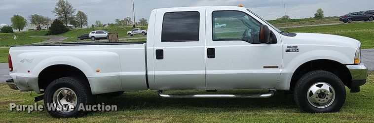 image for item JM9124 2004 Ford F350 Super Duty XLT  Crew Cab pickup truck