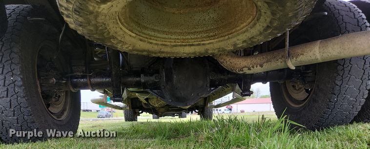 image for item JM9124 2004 Ford F350 Super Duty XLT  Crew Cab pickup truck