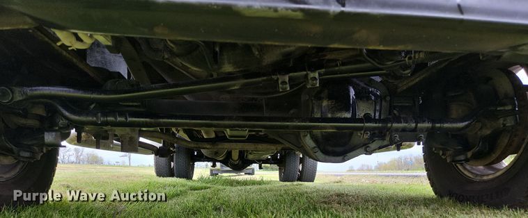 image for item JM9124 2004 Ford F350 Super Duty XLT  Crew Cab pickup truck