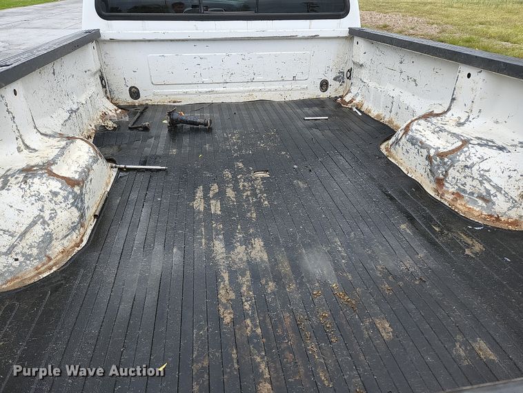 image for item JM9124 2004 Ford F350 Super Duty XLT  Crew Cab pickup truck