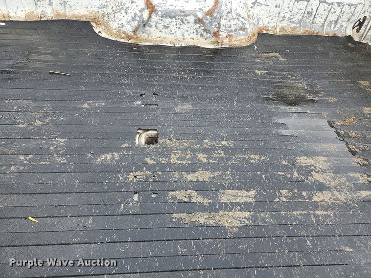 image for item JM9124 2004 Ford F350 Super Duty XLT  Crew Cab pickup truck