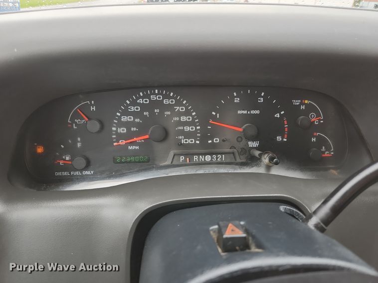 image for item JM9124 2004 Ford F350 Super Duty XLT  Crew Cab pickup truck