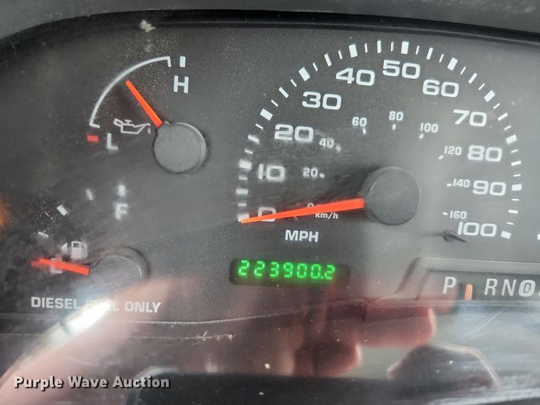 image for item JM9124 2004 Ford F350 Super Duty XLT  Crew Cab pickup truck