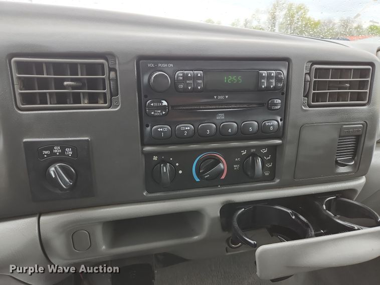 image for item JM9124 2004 Ford F350 Super Duty XLT  Crew Cab pickup truck