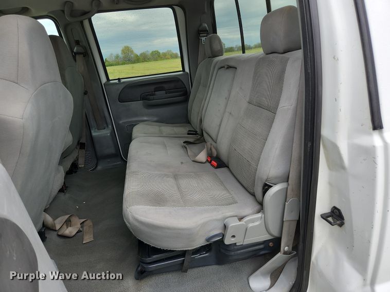 image for item JM9124 2004 Ford F350 Super Duty XLT  Crew Cab pickup truck