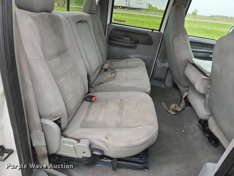 image for item JM9124 2004 Ford F350 Super Duty XLT  Crew Cab pickup truck