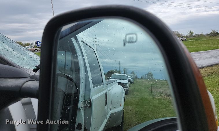 image for item JM9124 2004 Ford F350 Super Duty XLT  Crew Cab pickup truck