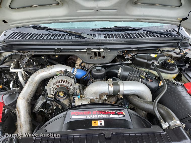 image for item JM9124 2004 Ford F350 Super Duty XLT  Crew Cab pickup truck