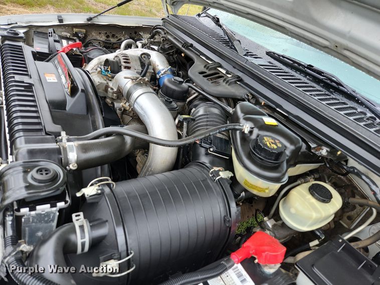 image for item JM9124 2004 Ford F350 Super Duty XLT  Crew Cab pickup truck