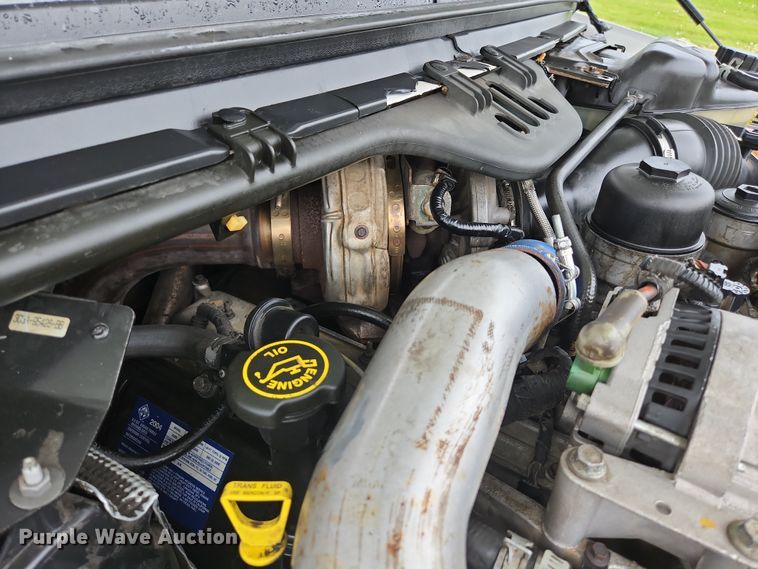 image for item JM9124 2004 Ford F350 Super Duty XLT  Crew Cab pickup truck