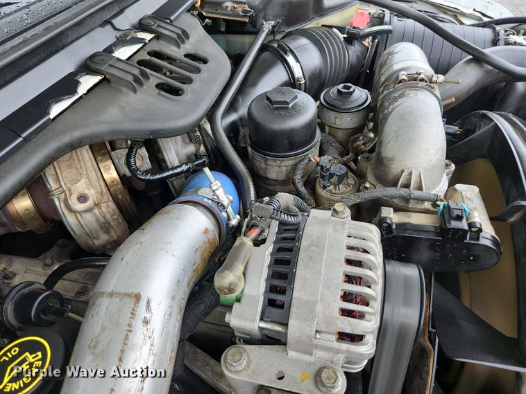 image for item JM9124 2004 Ford F350 Super Duty XLT  Crew Cab pickup truck