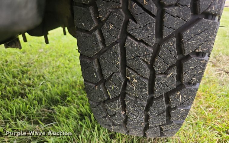 image for item JM9124 2004 Ford F350 Super Duty XLT  Crew Cab pickup truck