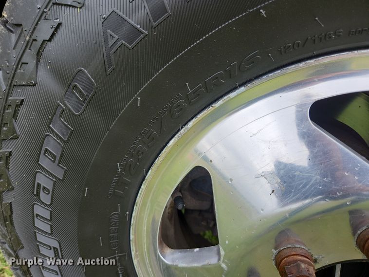 image for item JM9124 2004 Ford F350 Super Duty XLT  Crew Cab pickup truck