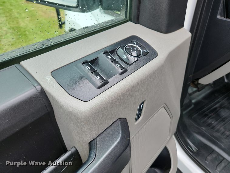 image for item JM9127 2017 Ford F150 XL  SuperCrew pickup truck