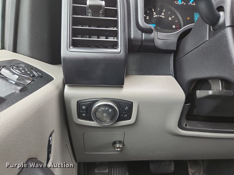 image for item JM9127 2017 Ford F150 XL  SuperCrew pickup truck