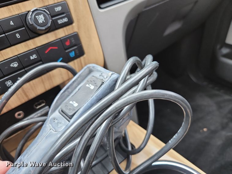 image for item JM9128 2011 Ford F150  SuperCrew pickup truck