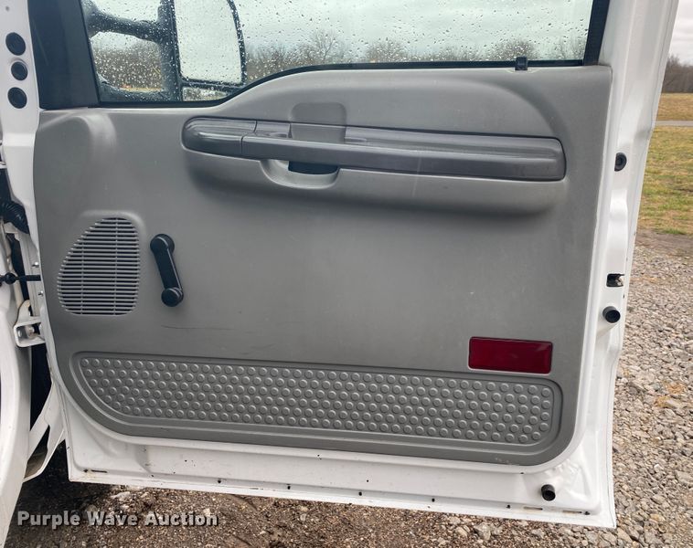 image for item JN9245 2002 Ford F550  bucket truck