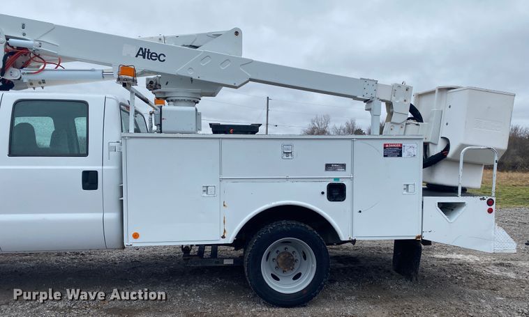image for item JN9245 2002 Ford F550  bucket truck