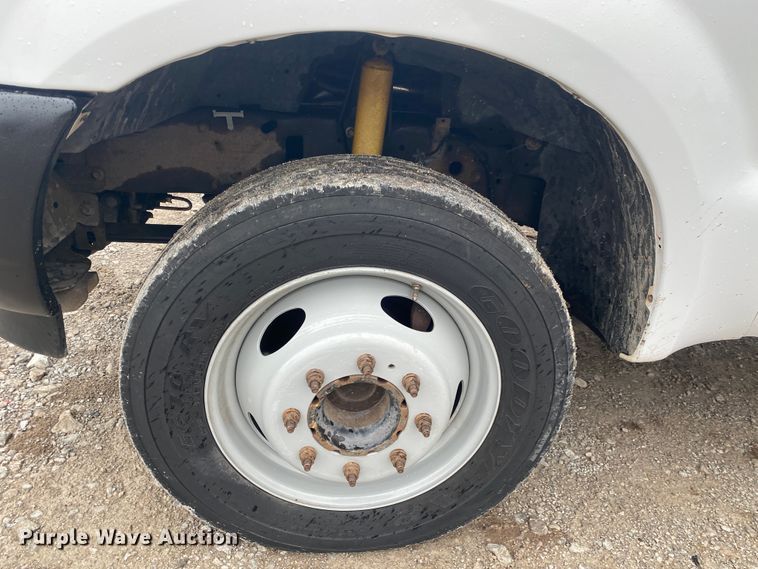 image for item JN9245 2002 Ford F550  bucket truck