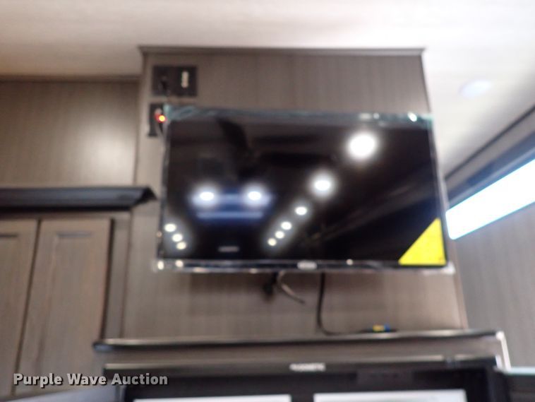 image for item JO9675 2022 Genesis Supreme 40CRXL  toy hauler camper