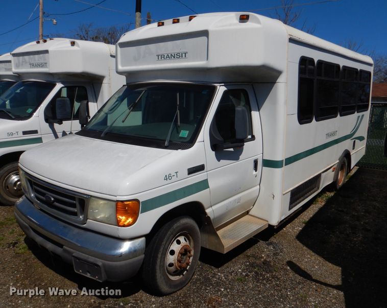image for item JS9547 2006 Ford E450 Super Duty  shuttle bus