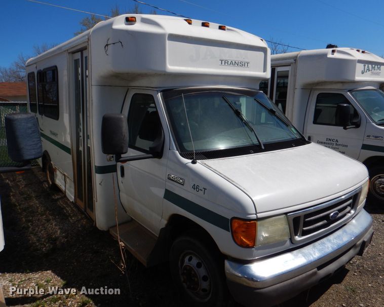 image for item JS9547 2006 Ford E450 Super Duty  shuttle bus