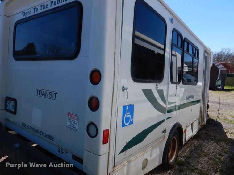 image for item JS9547 2006 Ford E450 Super Duty  shuttle bus