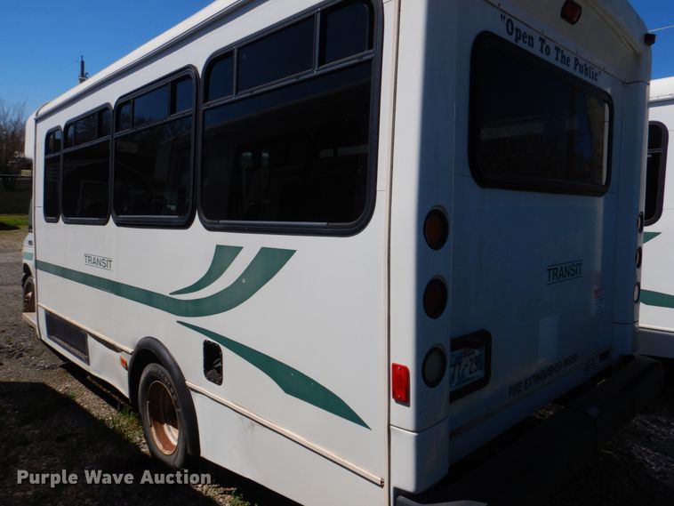 image for item JS9547 2006 Ford E450 Super Duty  shuttle bus