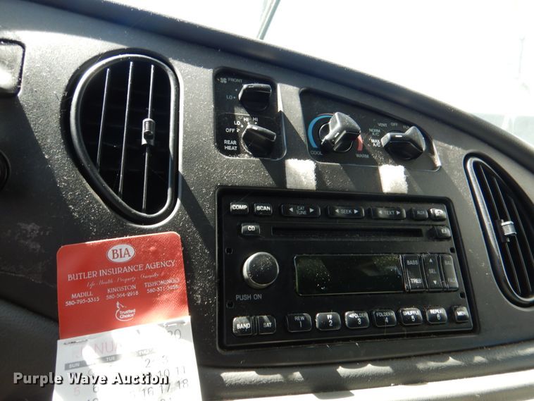 image for item JS9547 2006 Ford E450 Super Duty  shuttle bus