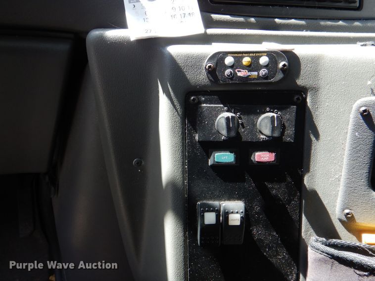 image for item JS9547 2006 Ford E450 Super Duty  shuttle bus