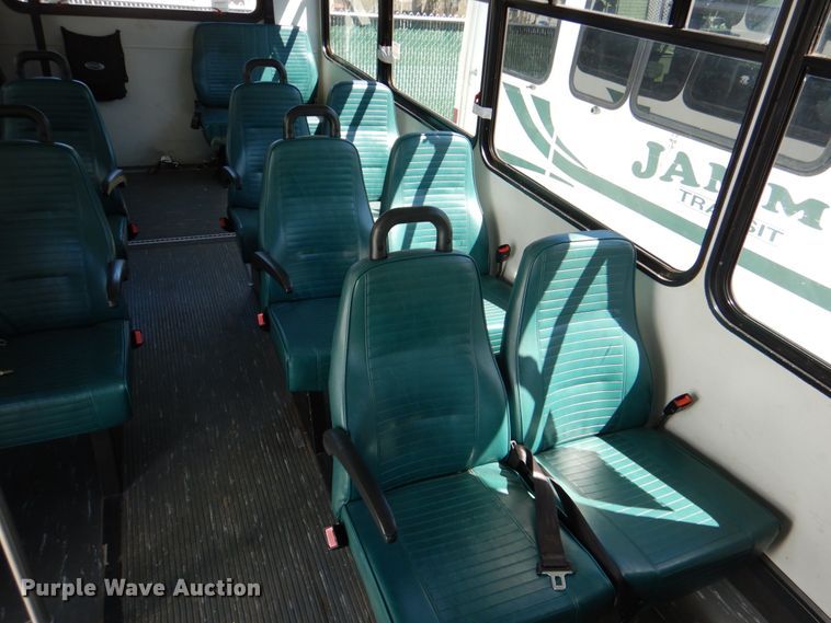 image for item JS9547 2006 Ford E450 Super Duty  shuttle bus