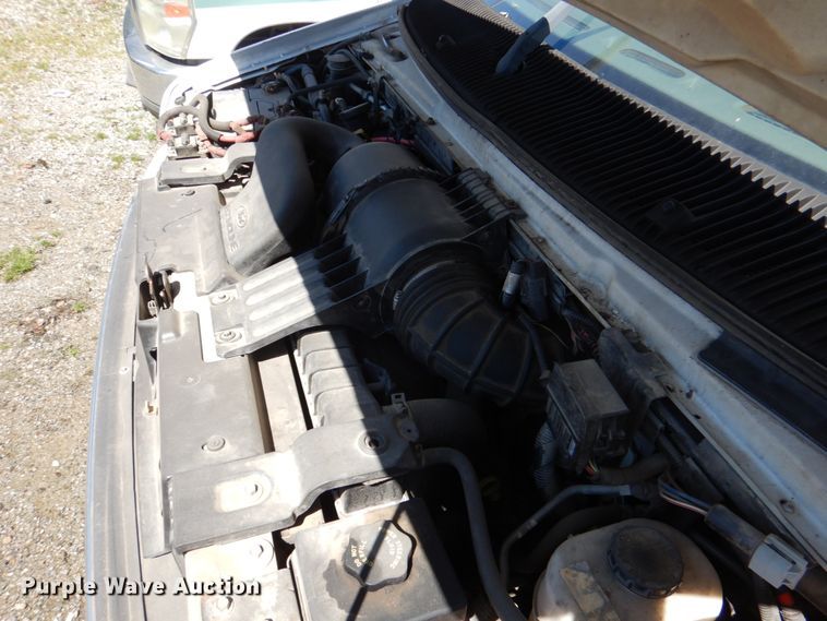 image for item JS9547 2006 Ford E450 Super Duty  shuttle bus