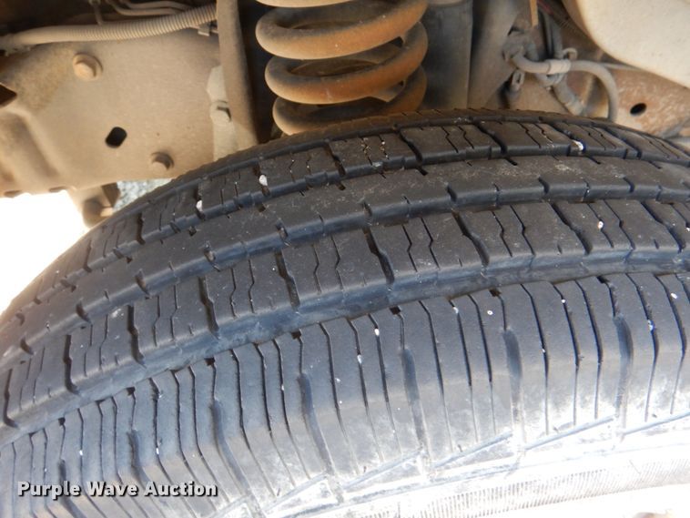 image for item JS9547 2006 Ford E450 Super Duty  shuttle bus