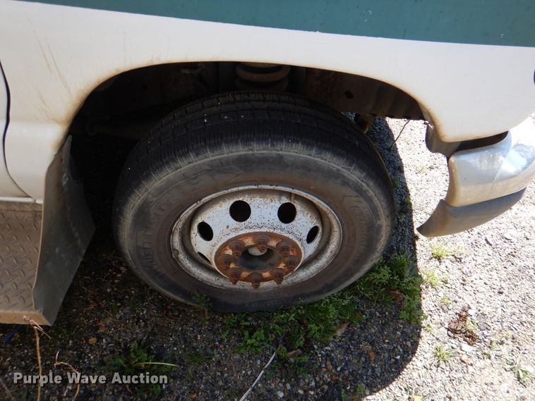 image for item JS9547 2006 Ford E450 Super Duty  shuttle bus