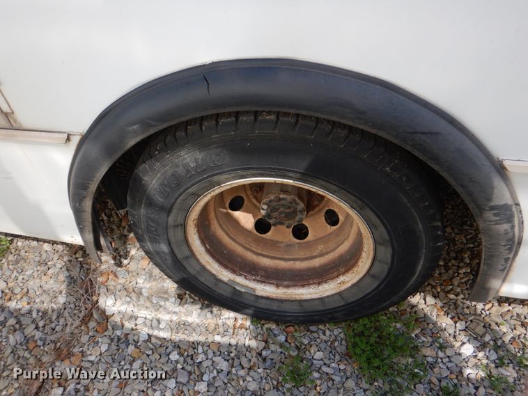 image for item JS9547 2006 Ford E450 Super Duty  shuttle bus