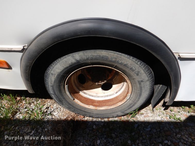 image for item JS9547 2006 Ford E450 Super Duty  shuttle bus