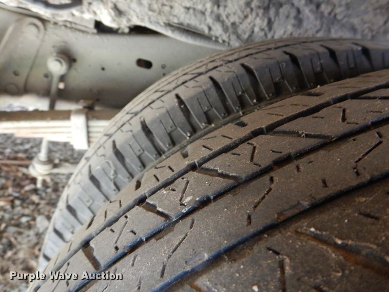 image for item JS9547 2006 Ford E450 Super Duty  shuttle bus