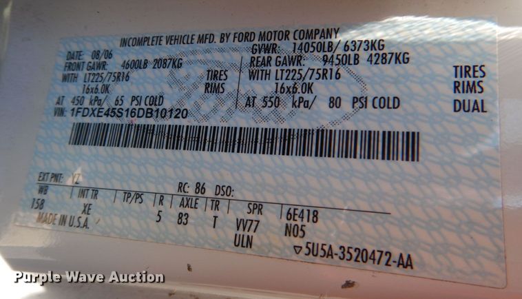 image for item JS9547 2006 Ford E450 Super Duty  shuttle bus