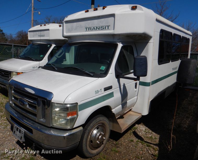 image for item JS9548 2009 Ford E450 Super Duty  shuttle bus